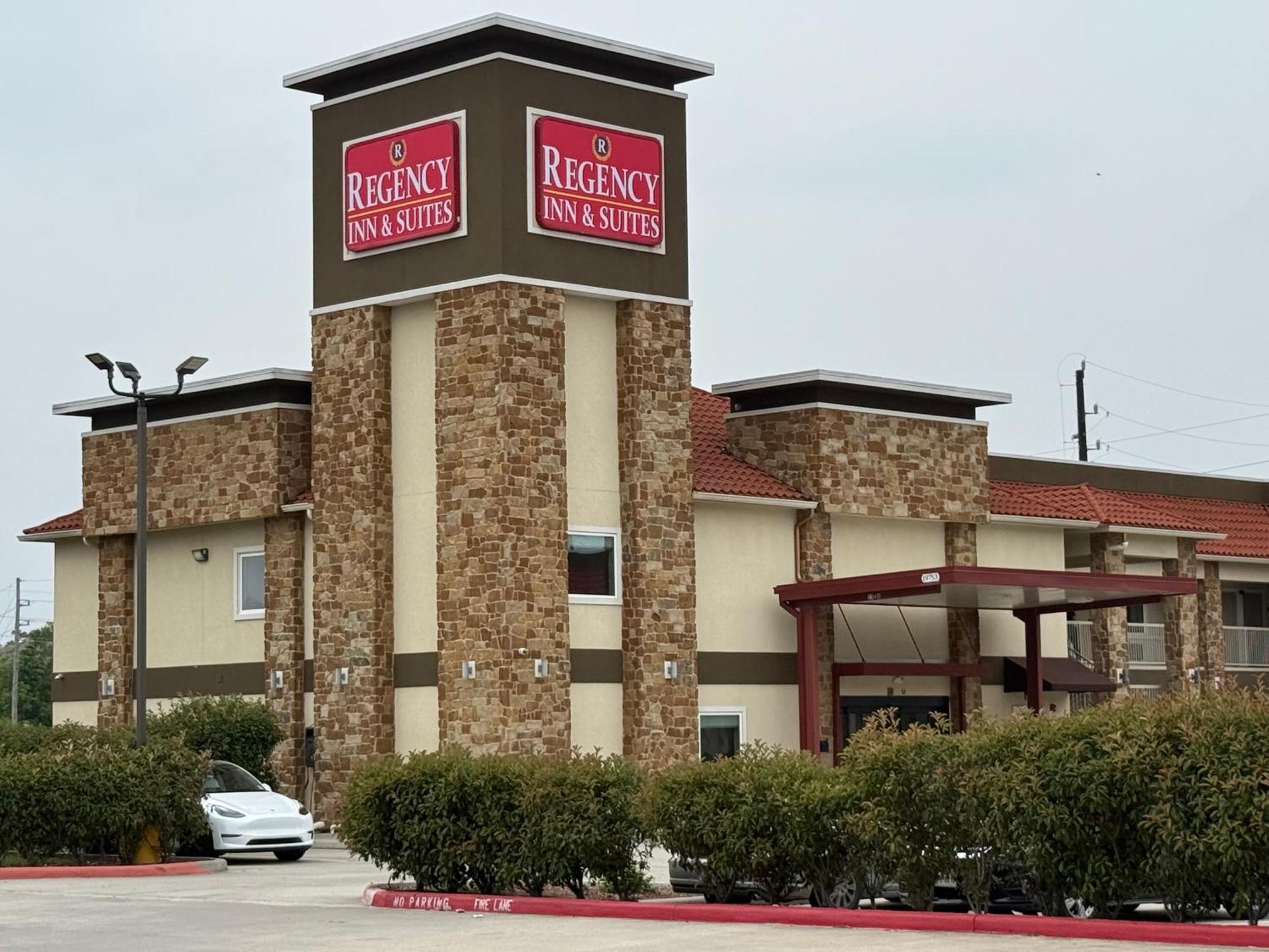 Regency Inn & Suites Humble Fm1960 - Iah Airport Екстериор снимка